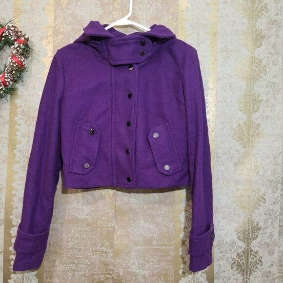 BcbgMaxAzria Woven Short Coat size Medium purple color - Picture 5 of 8